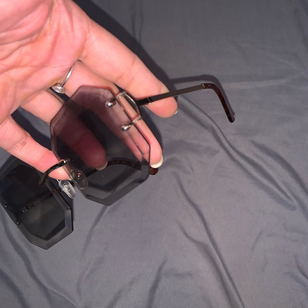 GREEN TINT SUNGLASSES - Picture 4 of 4